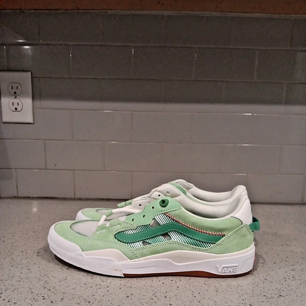 new Vans Men's size 12 skate 2 Wayvee green/gum sk8 shoes